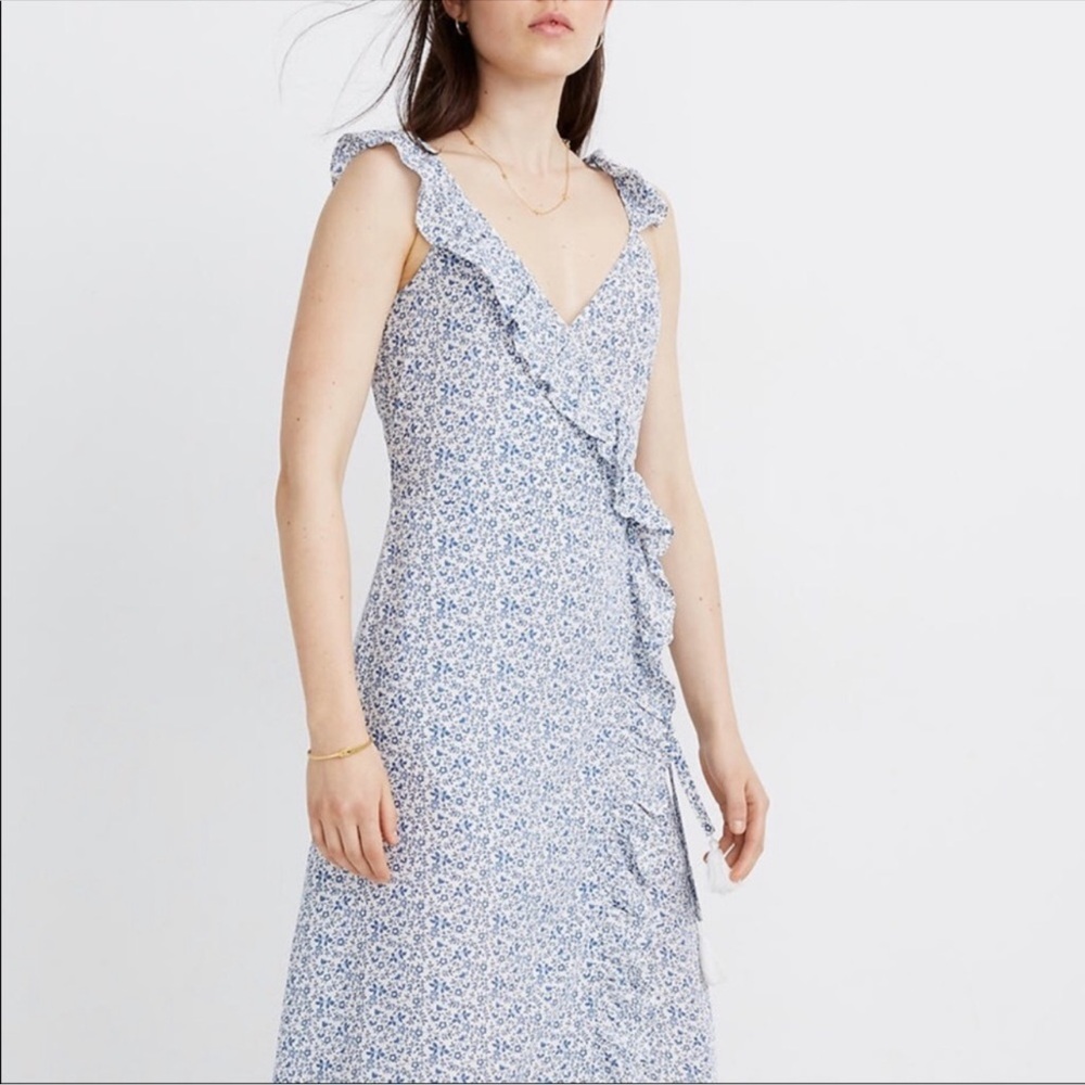 Madewell Ruffled Wrap Maxi Dress in Americana Floral 
Size 6